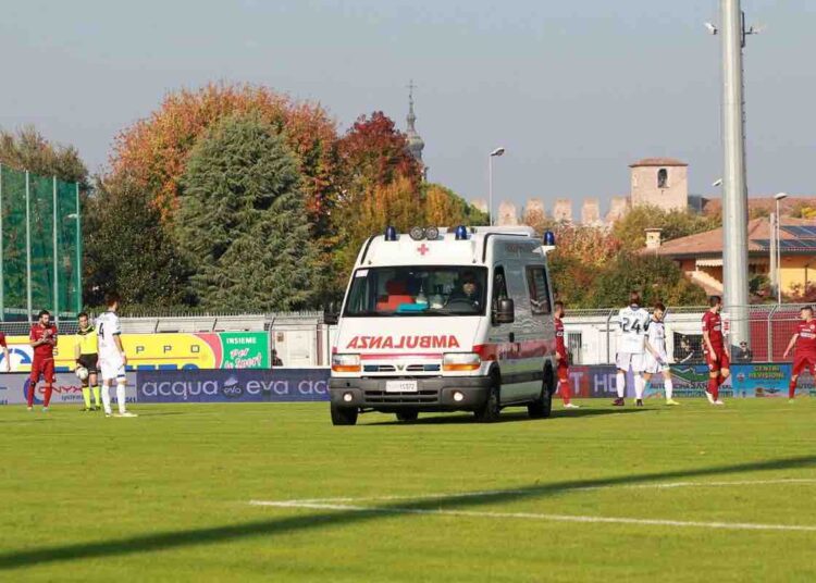 Ambulanze per problemi cardiaci nel calcio