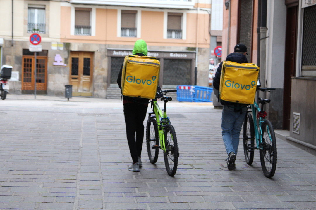 Fattorini digitali in piazza: sciopero dei ciclofattorini per condizioni lavorative dignitose
