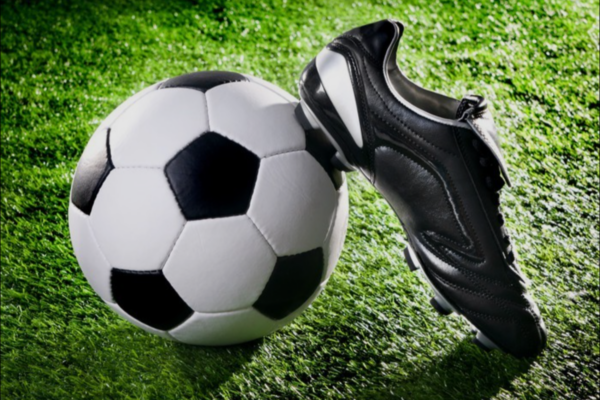 L’ultima frontiera del calcio: se la passione si rifugia dove finisce la bramosia