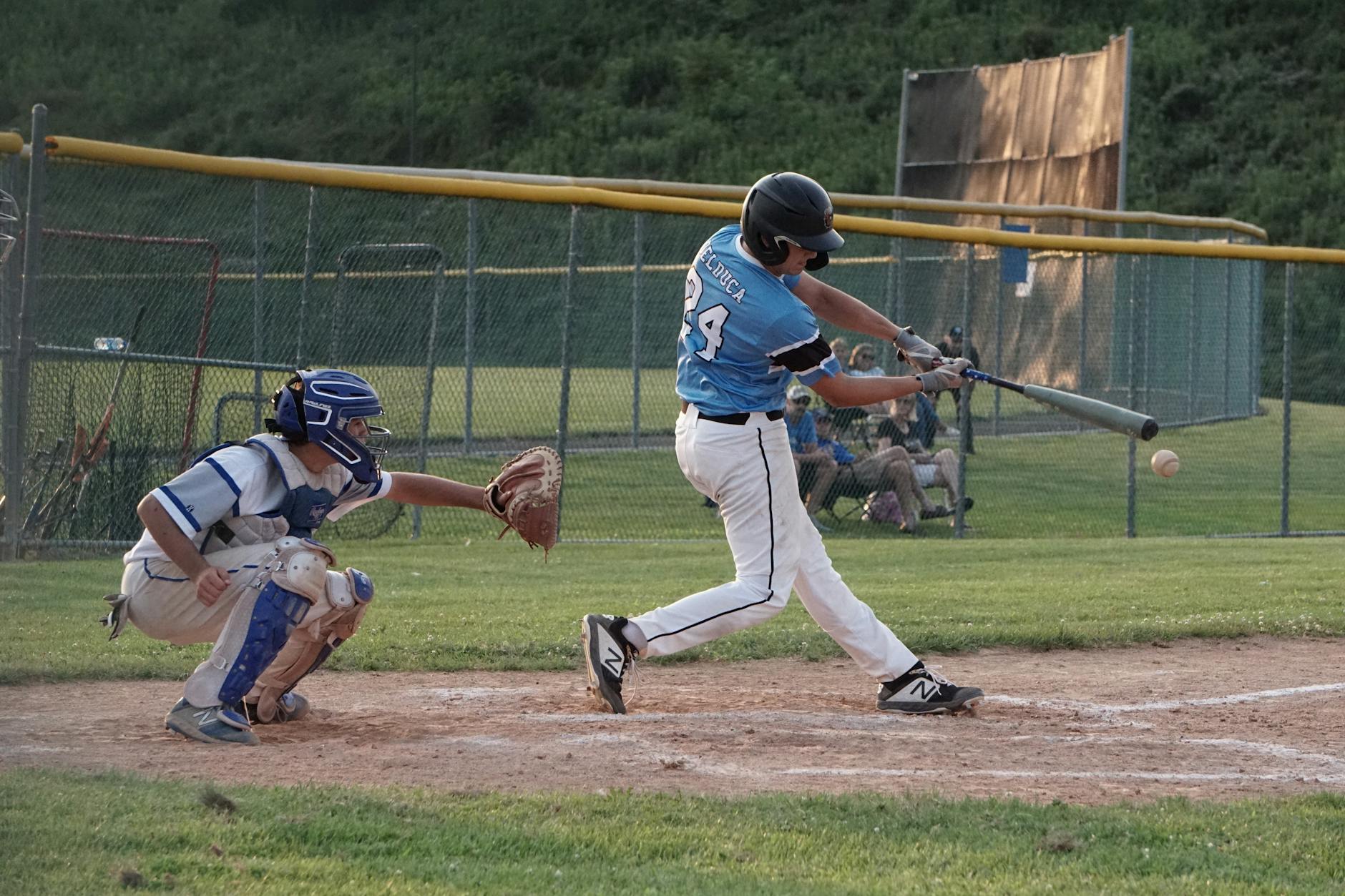 Italia baseball — Action-packed baseball scene capturing the batter mid-swing with the catcher ready.