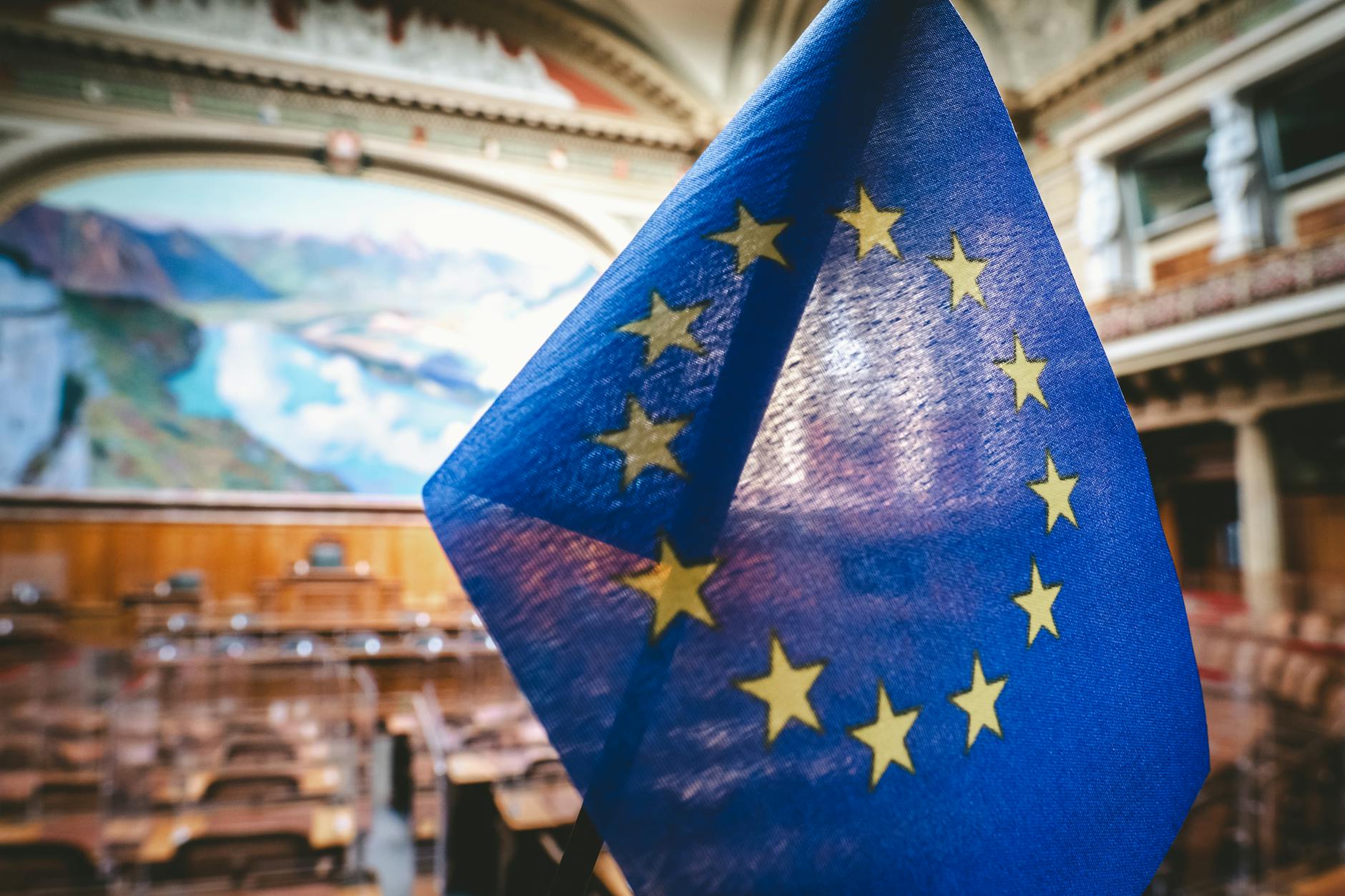 sistema europeo di scambio delle emissioni — Close-up of the European Union flag inside the Swiss Parliament's National Council chamber in Bern.