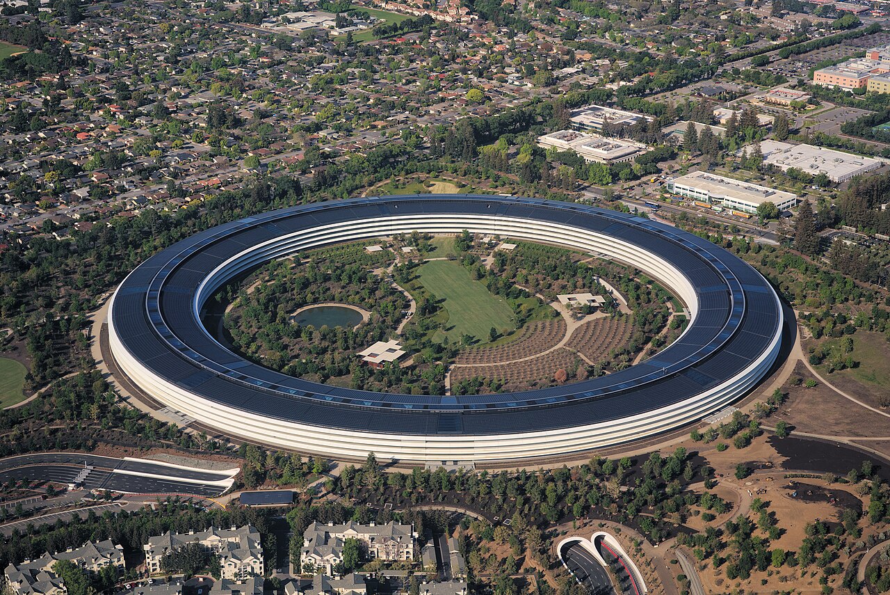 prodotti iconici Apple — Apple celebra quasi mezzo secolo di innovazione tecnologica mondiale
