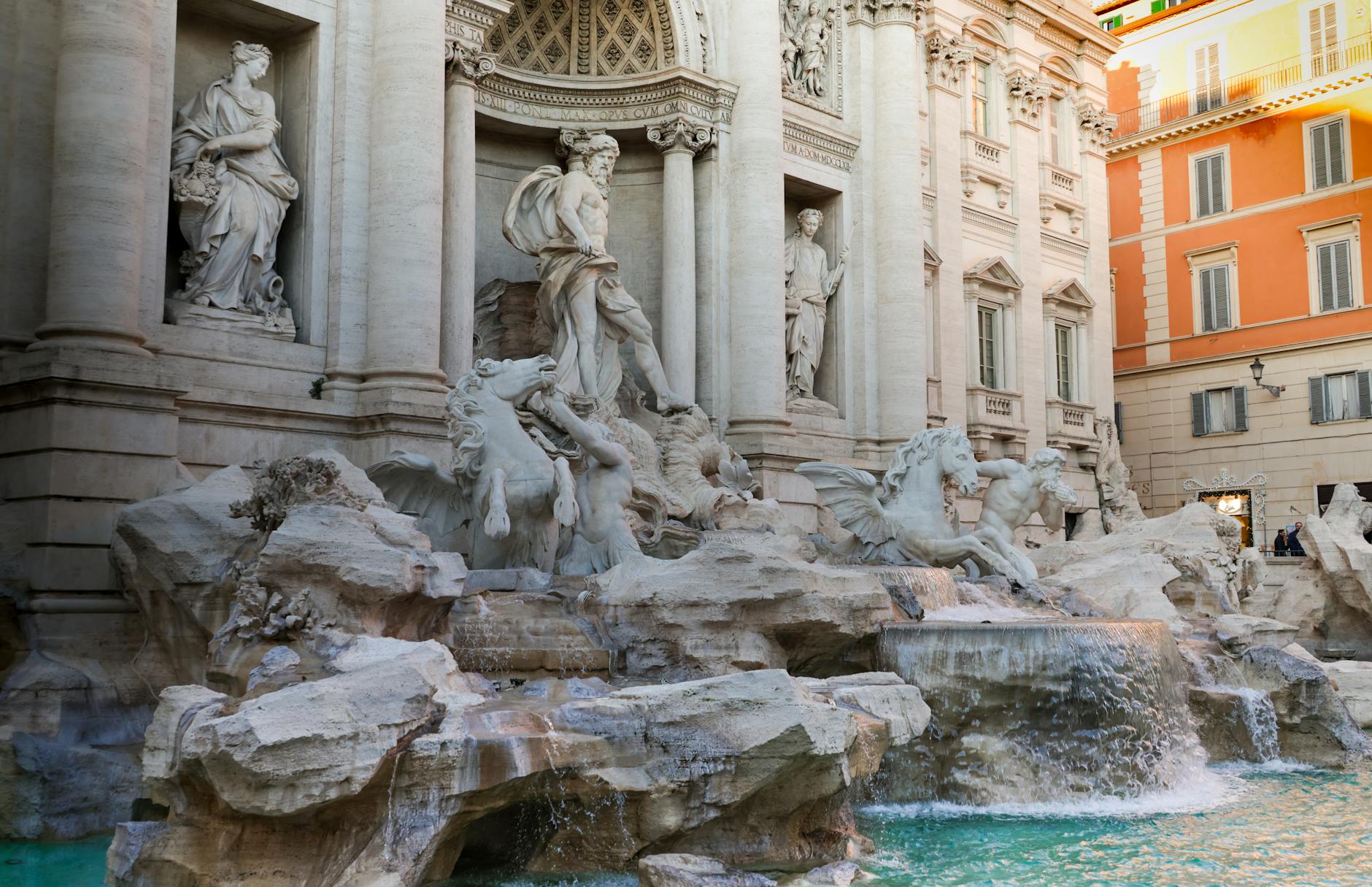 Katy Perry carta di credito Fontana di Trevi — Beautiful view of the historic Trevi Fountain, a must-see landmark in Rome.