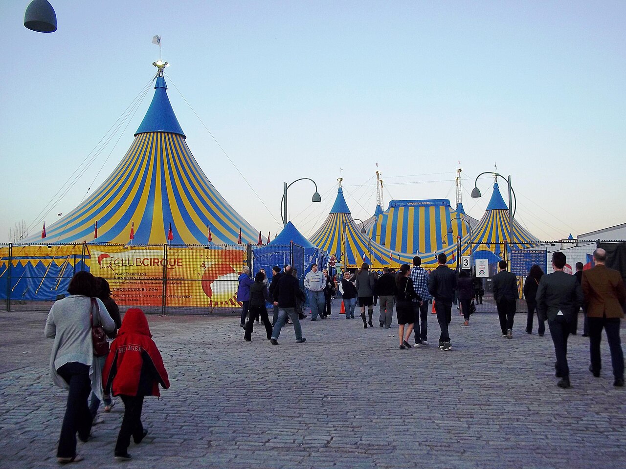 Cirque du Soleil torna in Italia: OVO incanta Roma e Bergamo nella primavera 2026