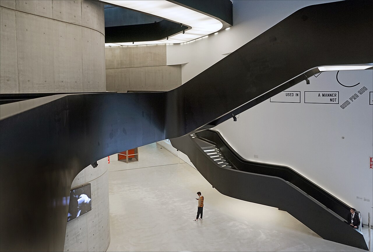 Tragicomica — Il Maxxi inaugura una grande mostra sull'arte italiana tra dramma e ironia