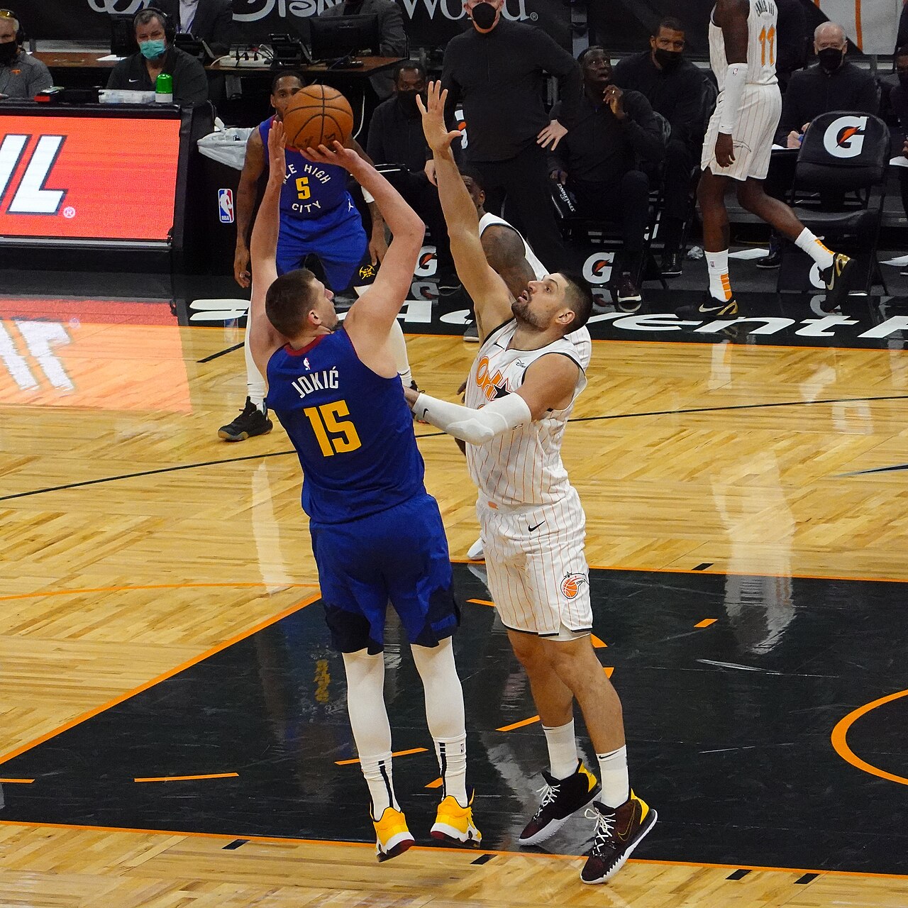 Denver Nuggets vincono contro San Antonio: Jokic domina con 40 punti