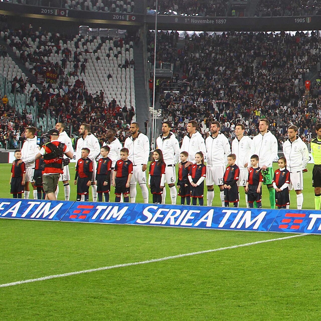 Juventus Genoa — Juventus supera il Genoa: vittoria convincente per 2-0 all'Allianz Stadium