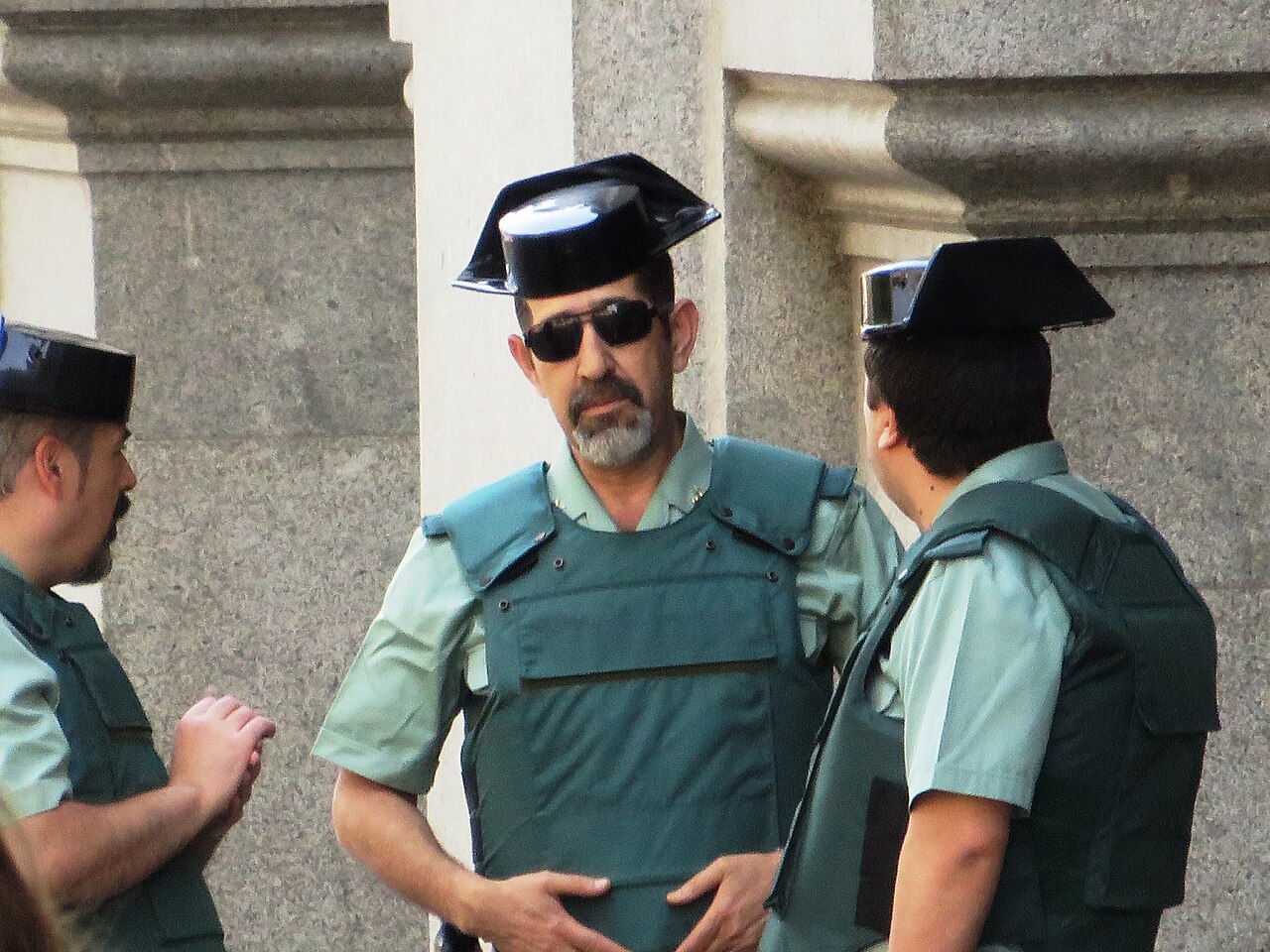 Calciatori spagnoli indagati per contrabbando orologi lusso: operazione della Guardia Civil
