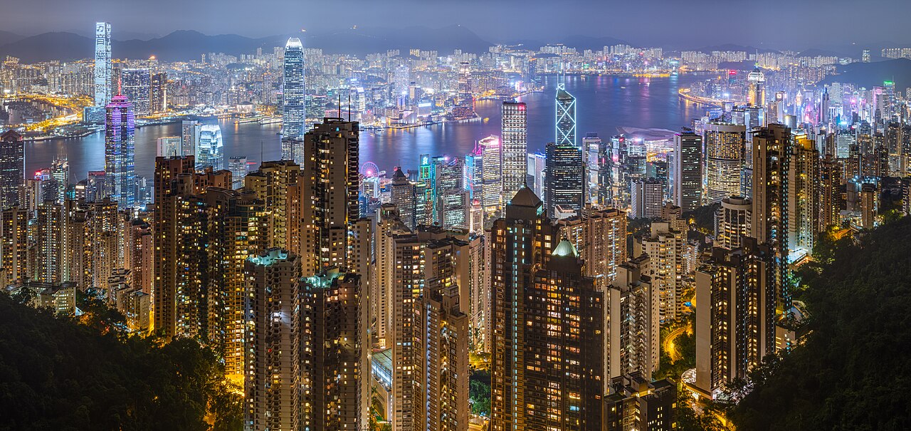 Mercati asiatici chiudono in territorio positivo: Hong Kong traina la seduta