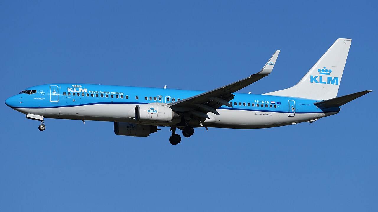 rincaro carburanti KLM — KLM sospende voli europei per il rincaro del jet fuel