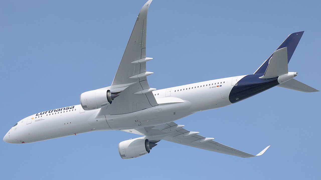 costi del carburante aereo — Lufthansa elimina 20.000 voli per i costi record del carburante aereo