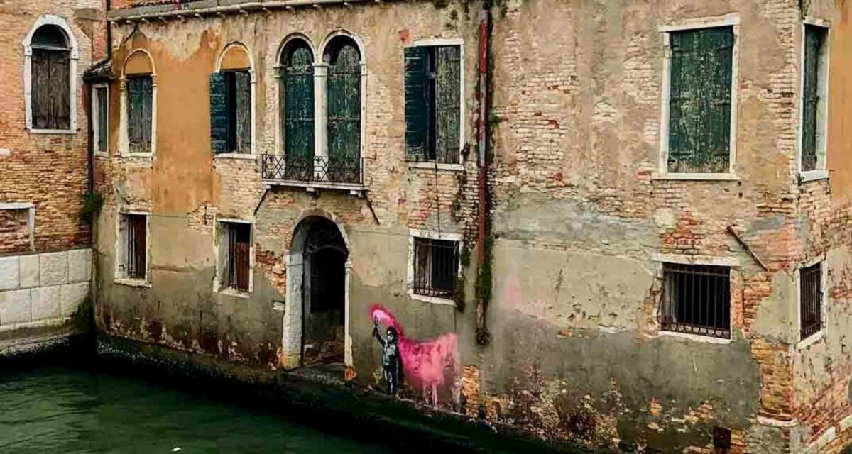 Banksy è salvo: The Migrant Child torna a risplendere a Venezia
