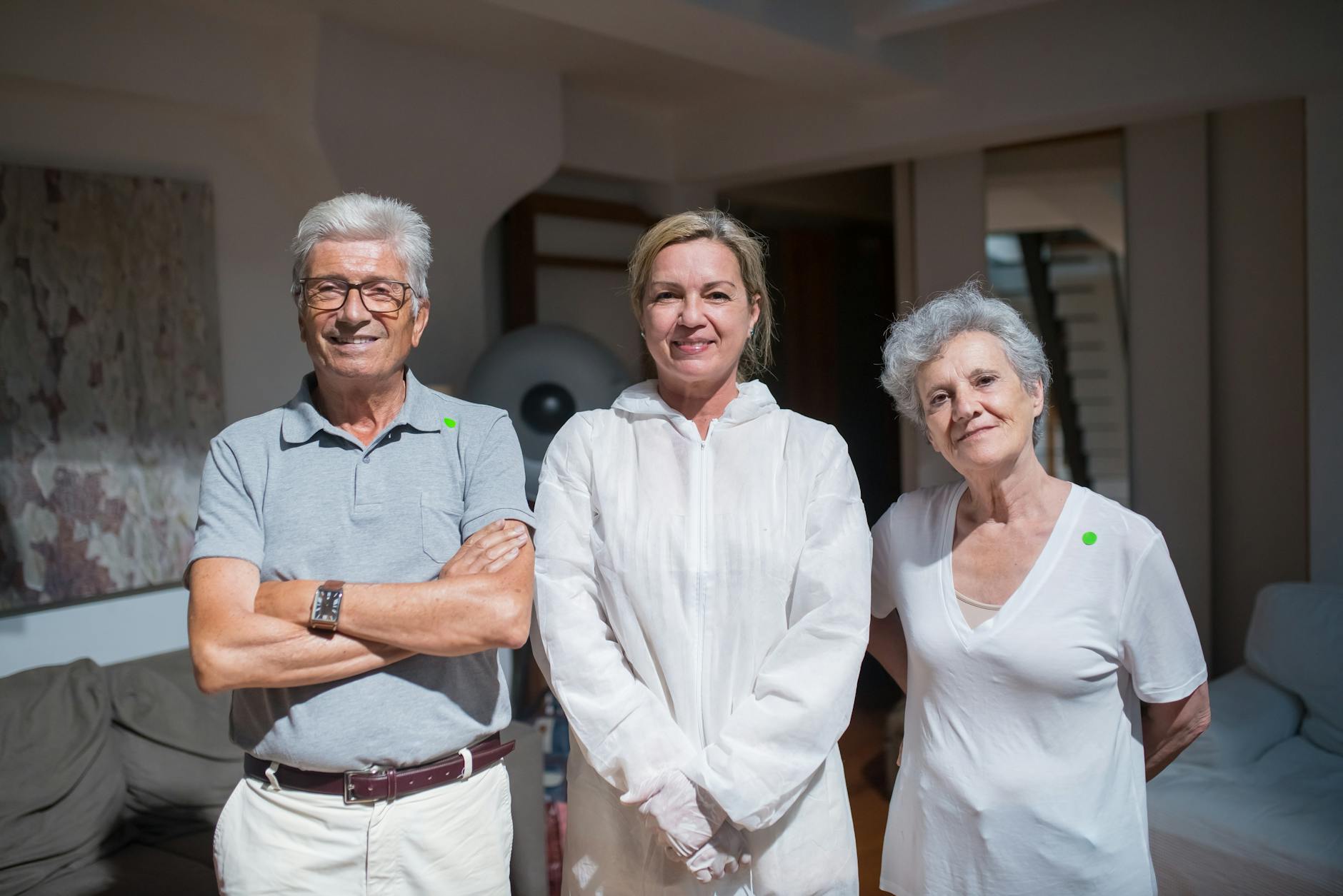 fabbisogno colf e badanti — Group portrait of caregivers with senior adults in a home setting.