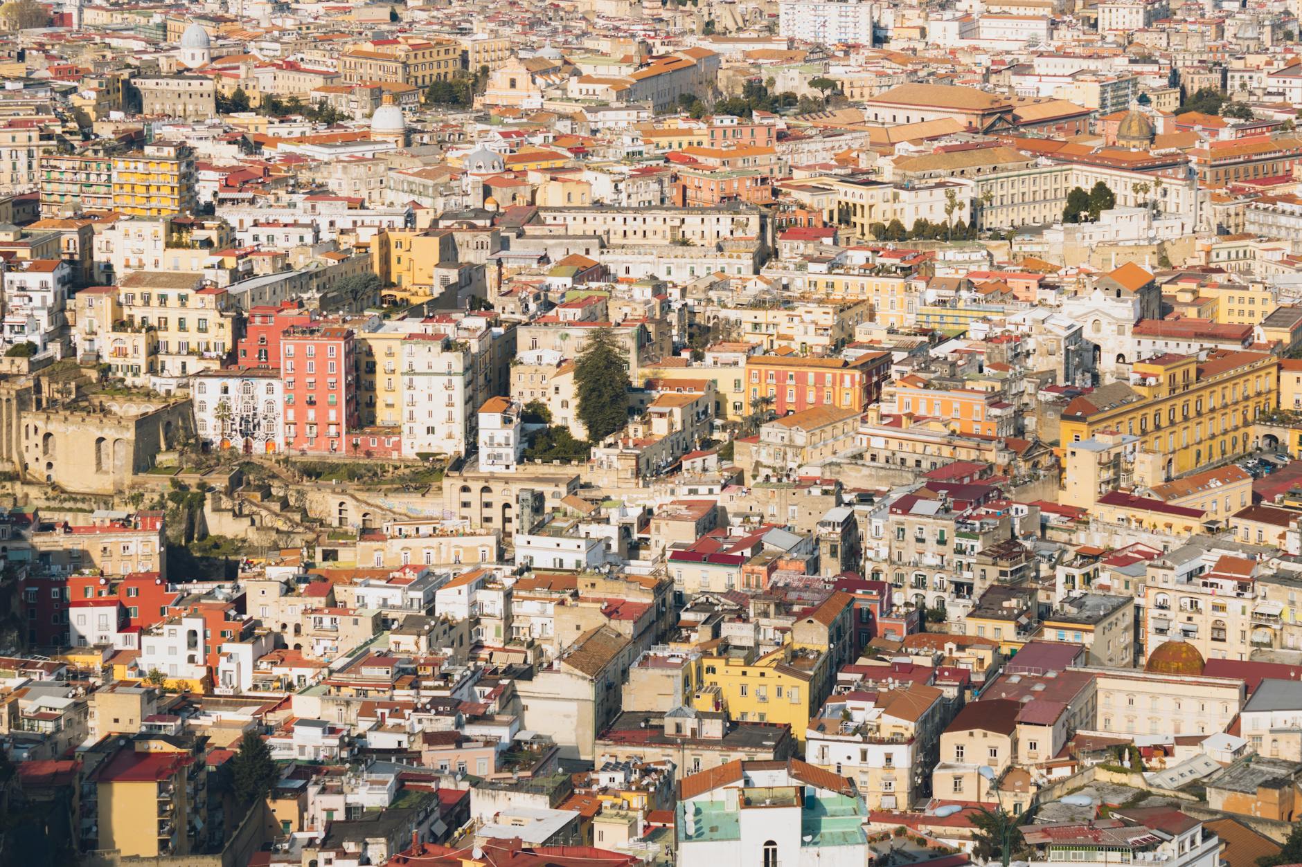 sviluppo Sud Italia — Stunning aerial view of the densely packed buildings and colorful rooftops of Naples, Italy.