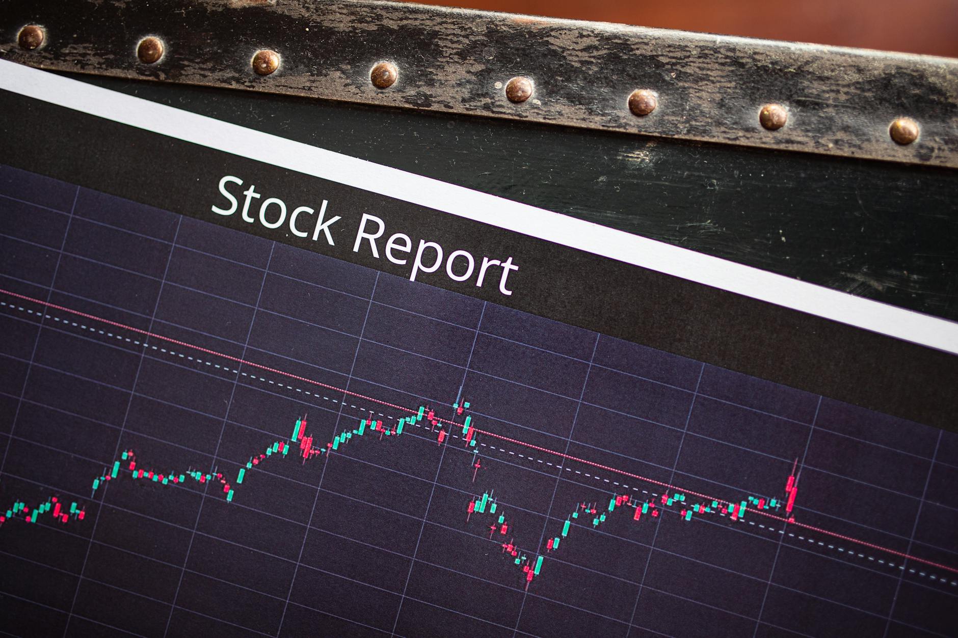 mercati asiatici — Detailed view of a stock report displaying a market performance graph with data trends.