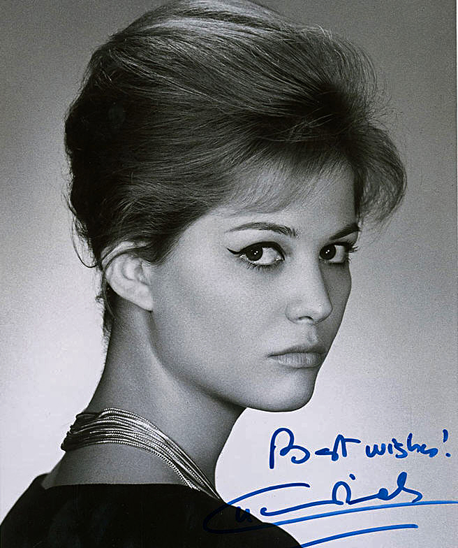 gioielli Claudia Cardinale — I figli di Claudia Cardinale mettono all'asta i gioielli della madre per sostenere le artiste