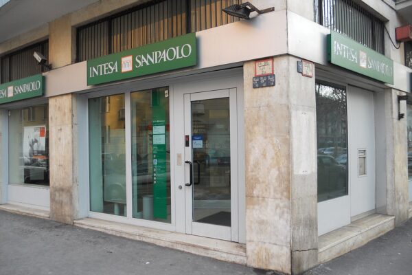 Terzo settore premiato: riconoscimenti Intesa Sanpaolo alle realtà sociali lombarde