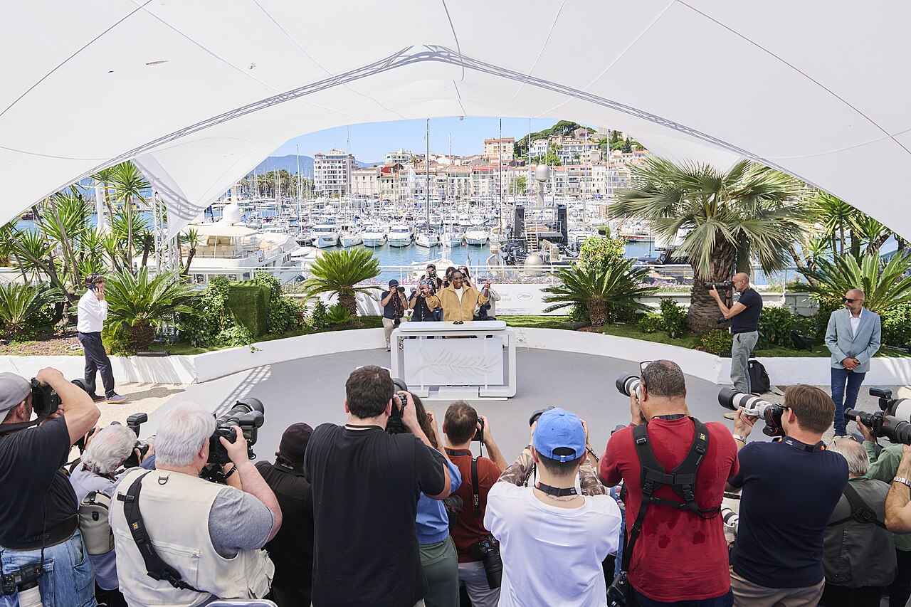 cerimonia chiusura Cannes — Cannes 79: Eye Haïdara conduce la cerimonia di chiusura del Festival