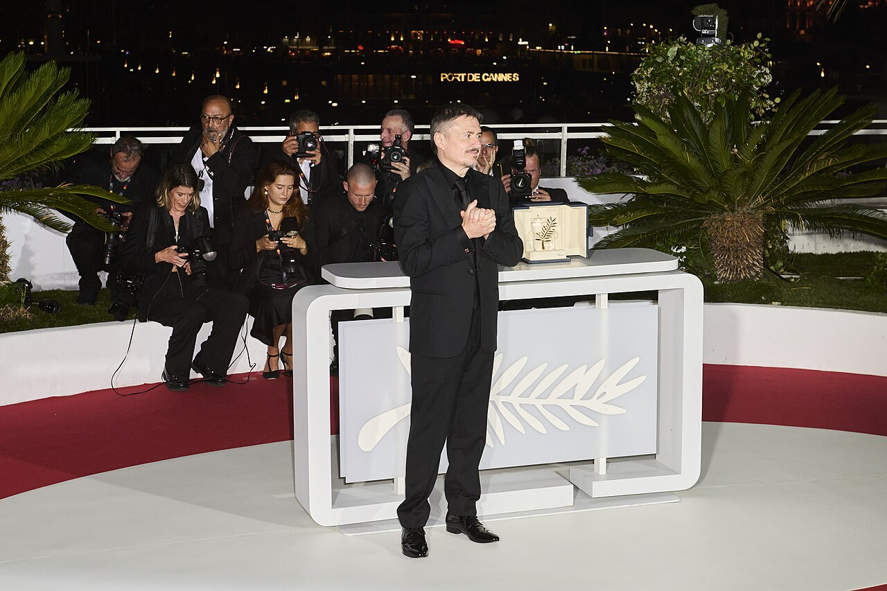 Palma d'Oro Cannes 2026 — Cristian Mungiu trionfa a Cannes 2024 con 'Fjord', festival all'insegna dei conflitti mondiali
