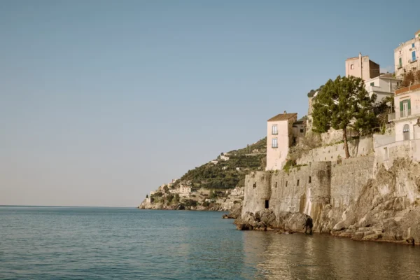 l'articolo di Emma J. Page sul Comune di Maiori