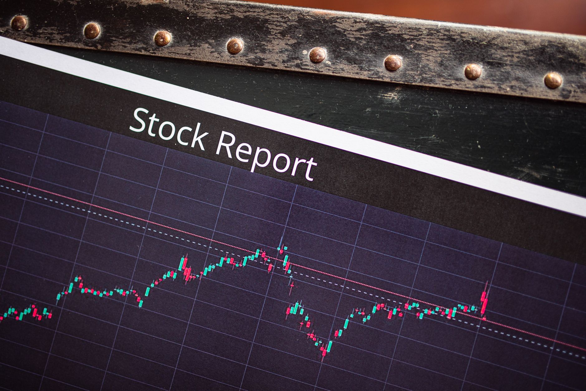 mercati azionari in forte crescita — Detailed view of a stock report displaying a market performance graph with data trends.