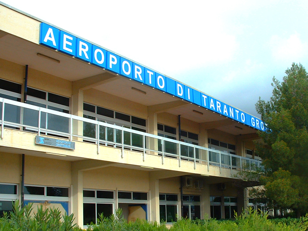 Aeroporto Grottaglie inaugura nuova fase: ispezione ufficiale per il futuro dei collegamenti civili