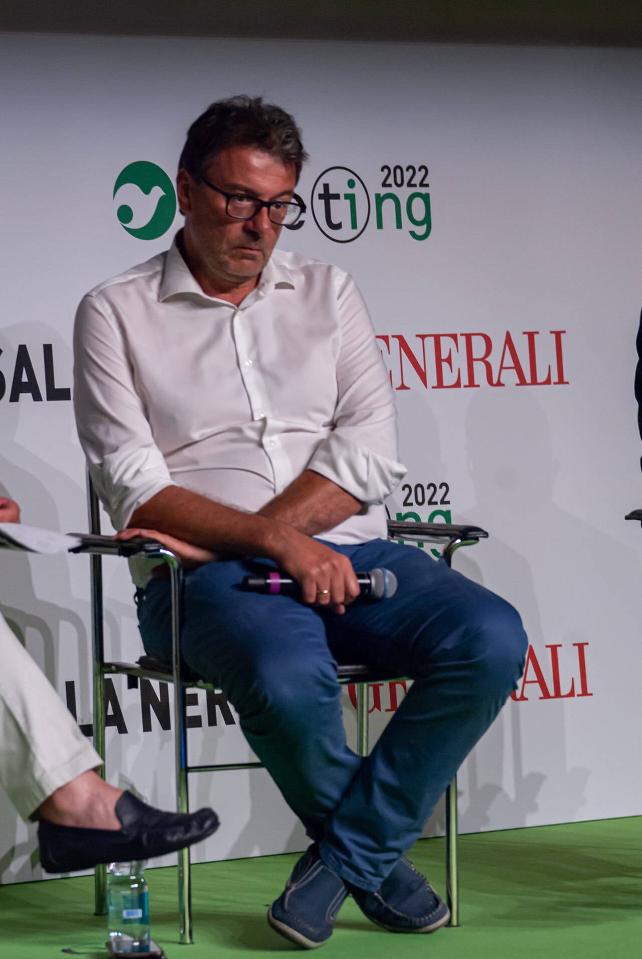 caro bollette energia — Tensioni nel governo sulla bolletta energetica: Giorgetti blocca il piano Urso