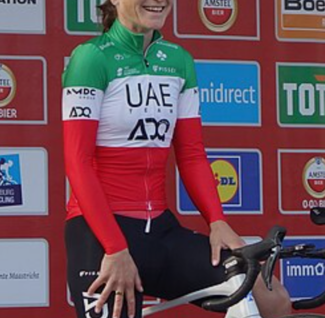 Elisa Longo Borghini sul podio del Tour de France