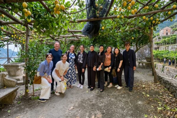 Diplomazia thailandese in visita ai limoneti di Amalfi