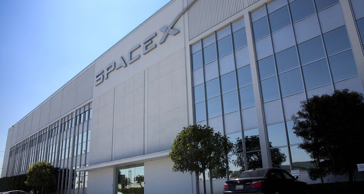 L'IPO SpaceX diventa virale: la provocazione delle scarpe verdi fa il giro dei social