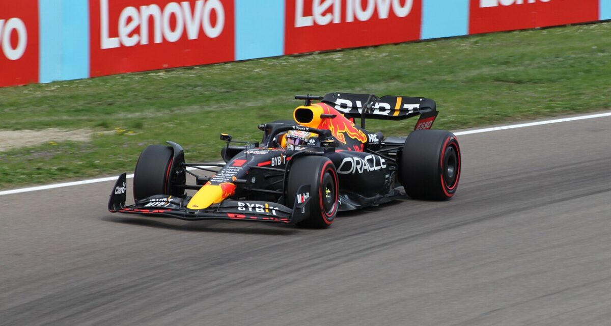 Verstappen rinnova con Red Bull fino al 2030