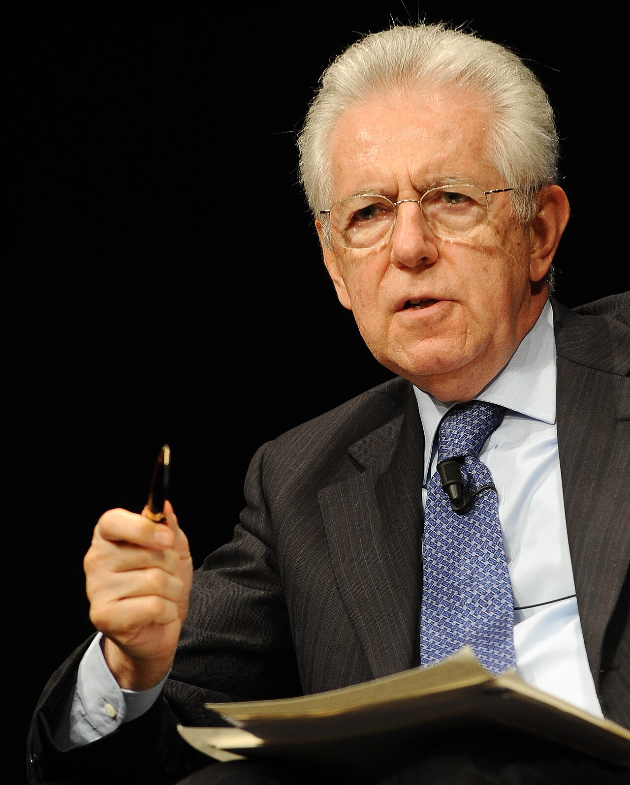 scontro Monti-Vannacci — Cernobbio, duello a distanza tra Monti e Vannacci: 'Il suo programma viola la Costituzione'