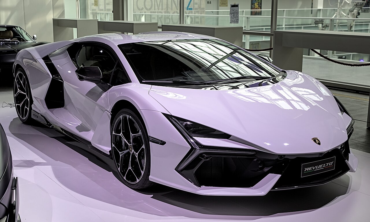 Drive Club 246: guida autonoma, taxi volanti Uber e la Lamborghini Revuelto SV