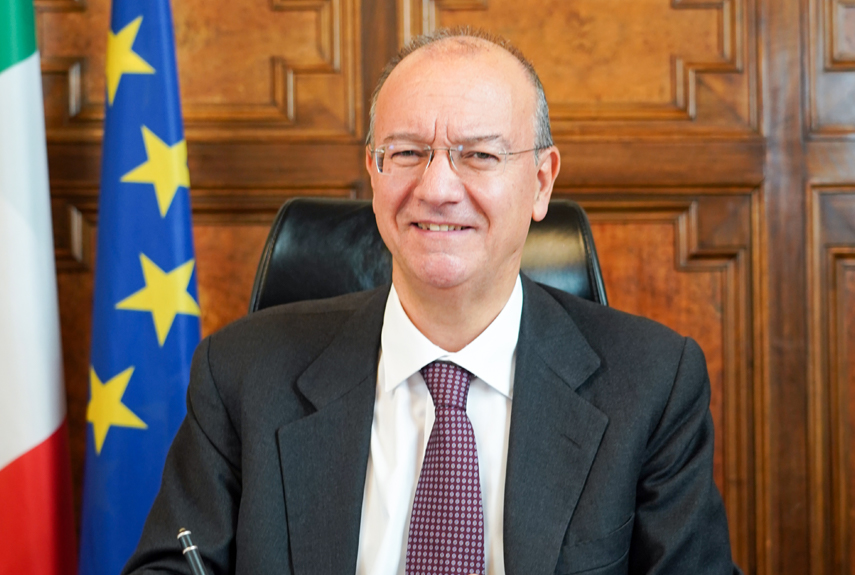 Valditara: tetto agli alunni stranieri, criterio linguistico nel decreto