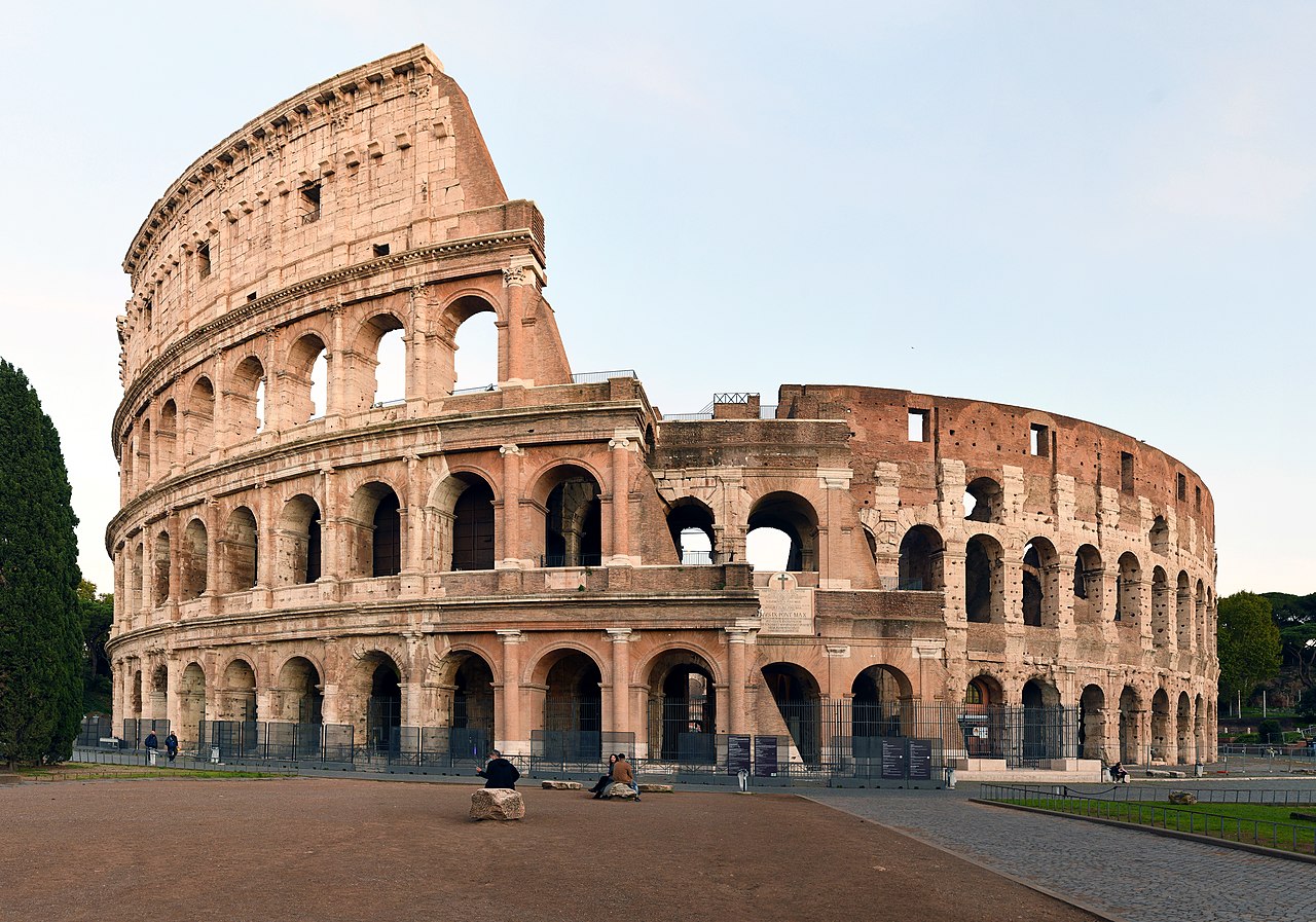 operaio morto al Colosseo — Colosseo, sette persone indagate per omicidio colposo dopo la morte di un operaio: parco ancora chiuso