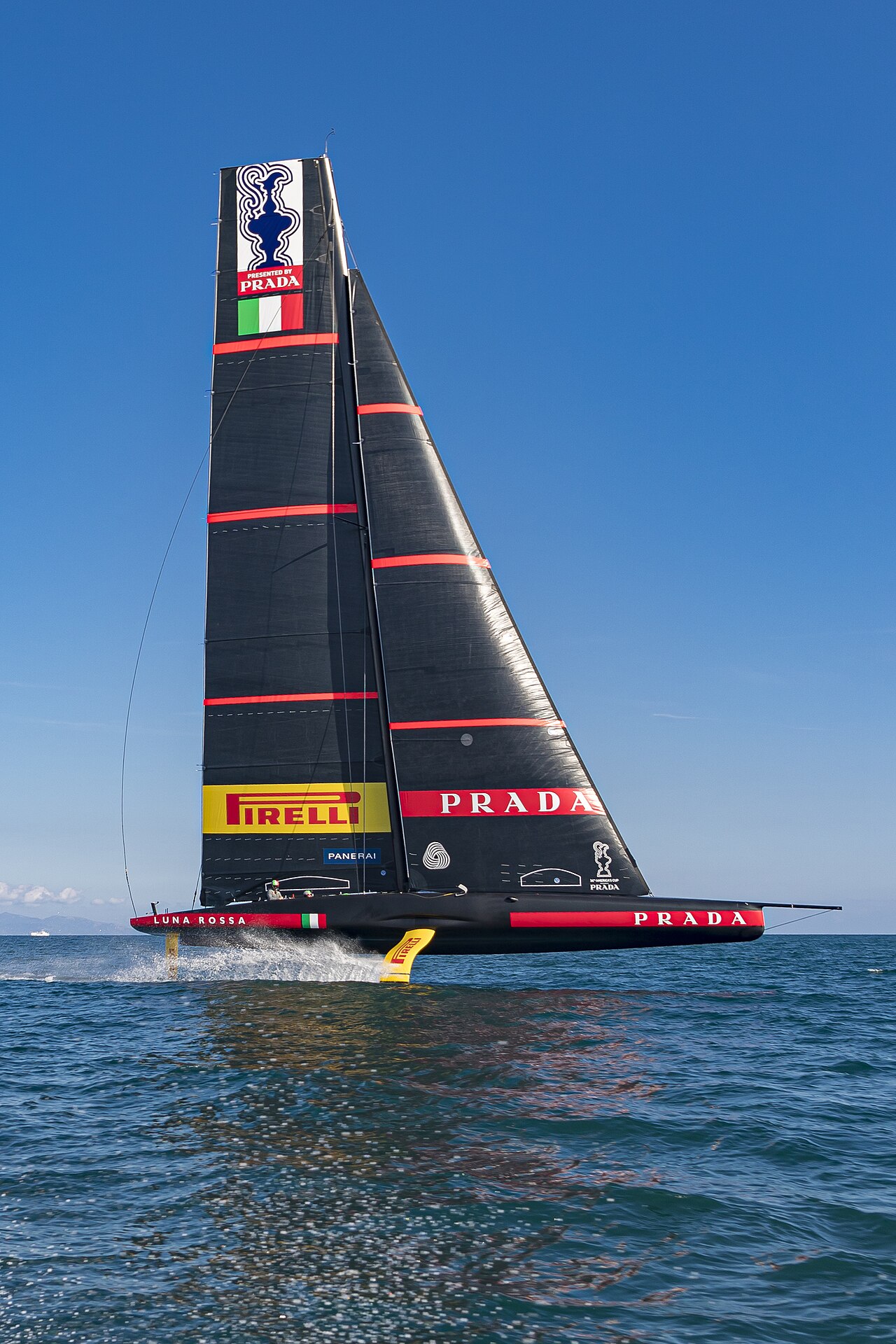 Luna Rossa al comando nelle regate preliminari di Napoli