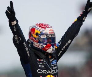 Verstappen vince in Malesia una gara folle