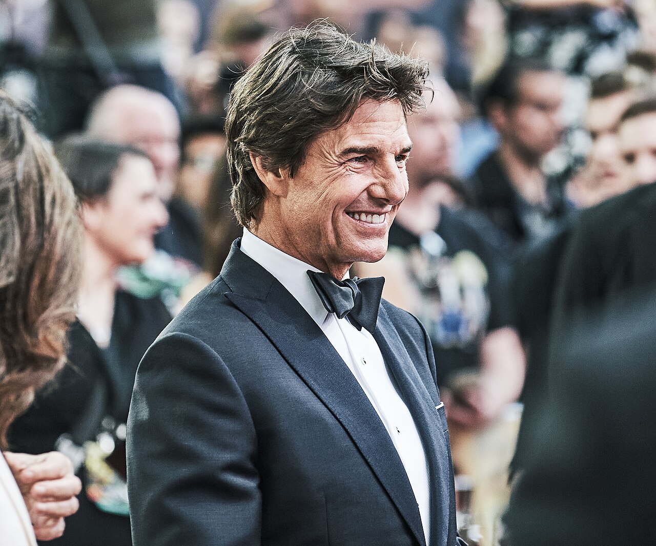 Tom Cruise riporta in scena i passi di Risky Business da Jennifer Hudson