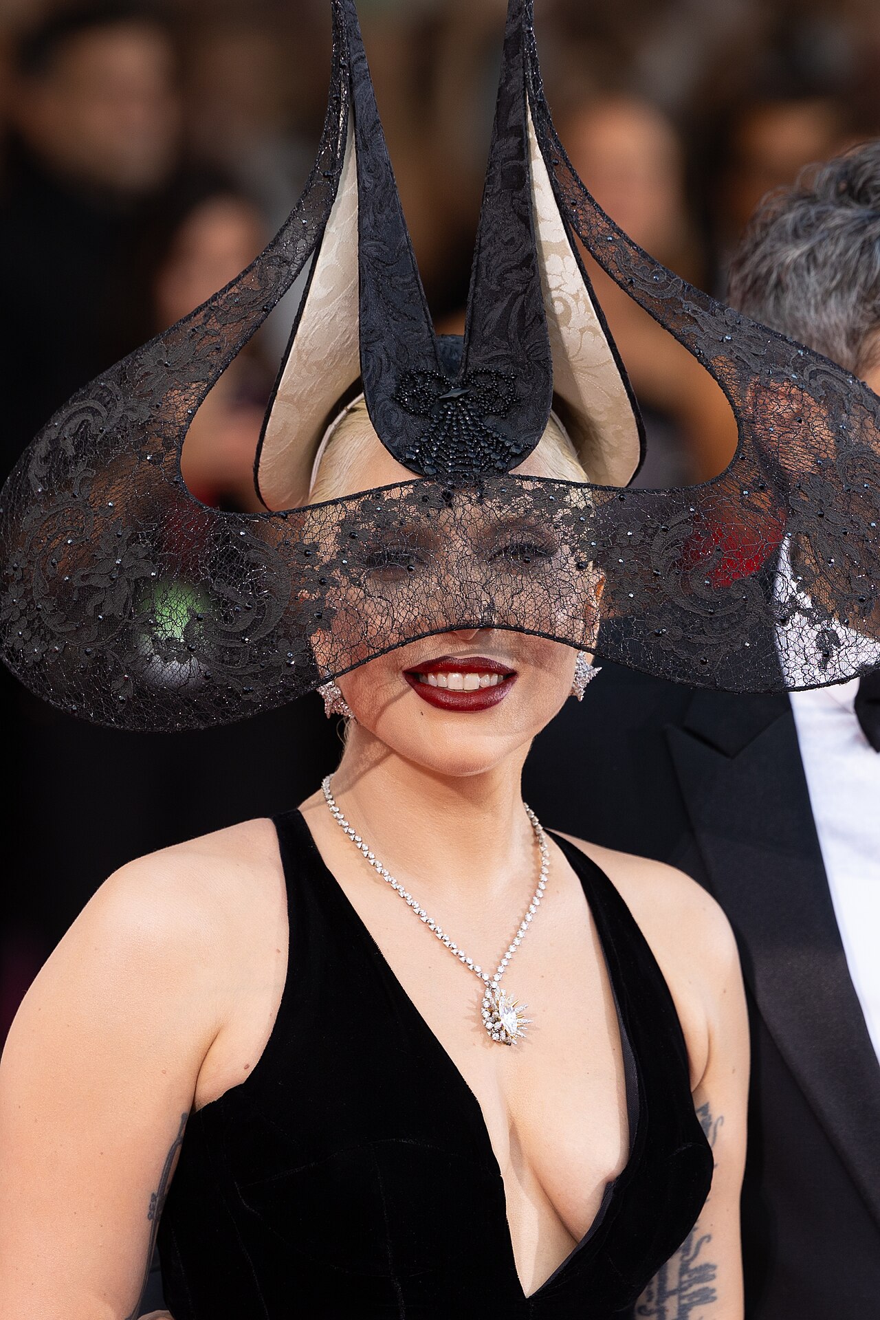 Lady Gaga testimonial FamilyMart — Lady Gaga testimonial per FamilyMart: la popstar nella campagna di reclutamento in Giappone