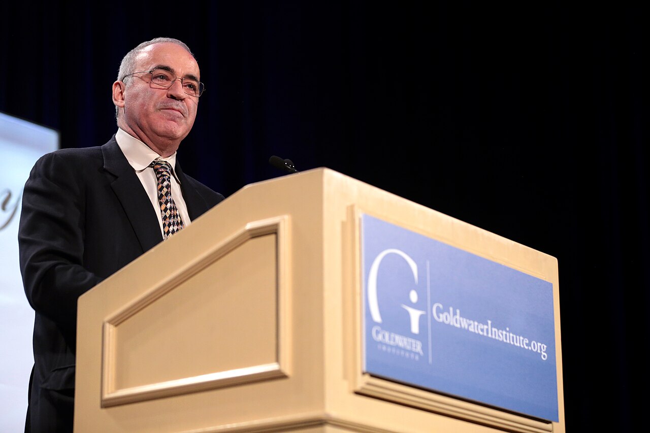 Kasparov avvertito dai servizi segreti: rischio per la sua sicurezza